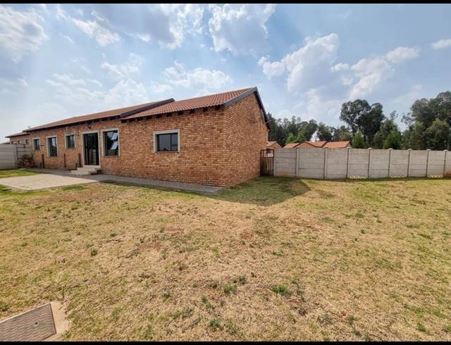 3 BEDROOM TOWNHOUSE FOR SALE IN KOOKRUS